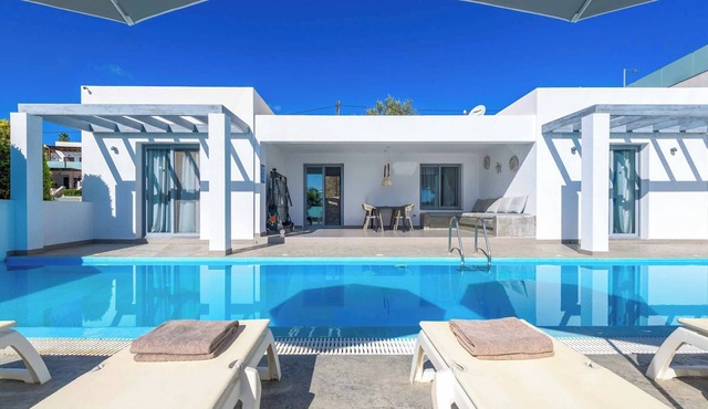 Villa Pefko - Three Bedroom Villa, Sleeps 6 in Gennadi