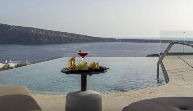 Villa Philomela, Divine Sunset & Sea Views, Private Pool, Furnished Terrace, Oia in Santorini