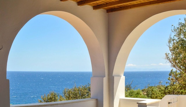 Villa Rouvis with outdoor Hot Tub in Ligaridia