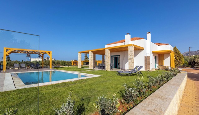 Villa Sandi with Private Pool in Heraklion