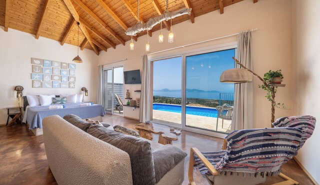 Villa Sol. Welcome to your dream getaway. Breathtaking views in quiet location. in Magganos
