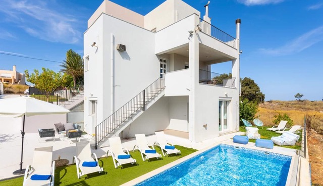 Villa Sonata - Five Bedroom Villa, Sleeps 10 in Crete