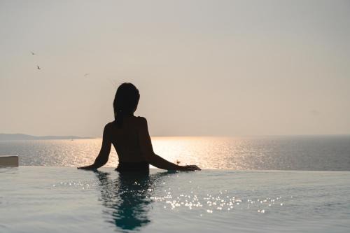 Villa Sunset Aura - Amazing Sea & Sunset View in Klouvas