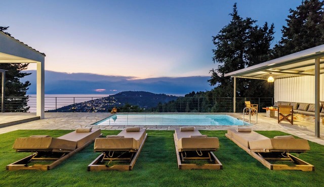Villa Theofilos-Country pool villa-3 bedrooms-wifi-sunset & sea view in Loutraki