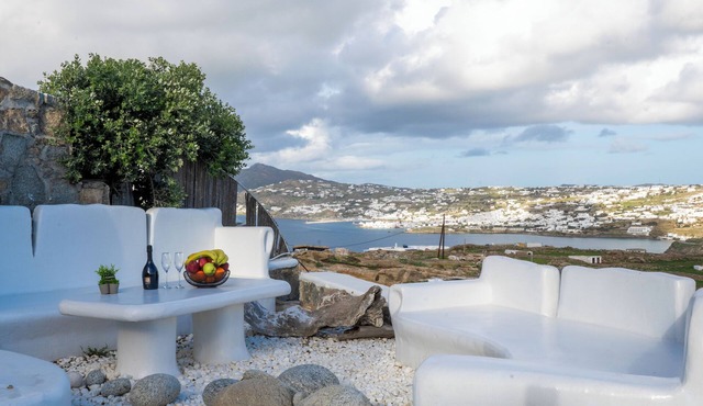Villa Tommaso: Sea-View Cycladic Retreat with Panoramic Pool Bliss for 5 guests! in Mykonos