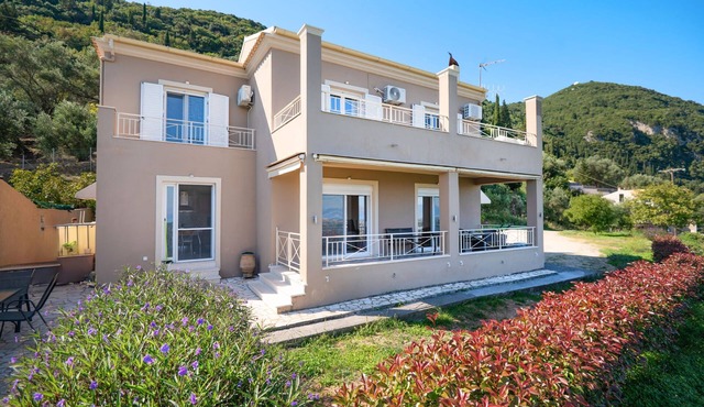Villa Tzintzola in Kato Garouna in Kato Garouna