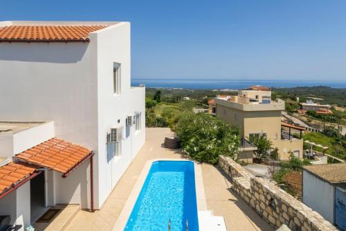 Villa Views with Private Pool & Sea Horizon in Kournás