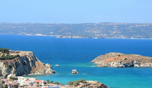 Villa w/ Fabulous View, & Private Pool. Walk to beach & amenities in Almyrida. in Apokoronas