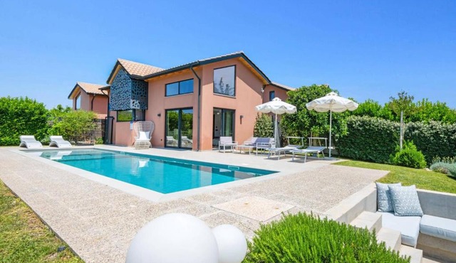 Villa Wind by Villa Plus in Lygia