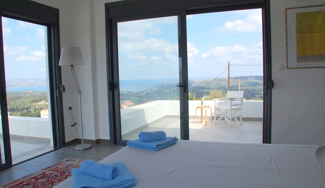 Villa with pool for up to 8 persons. Excellent Sea and Mountain Views in CHANIA