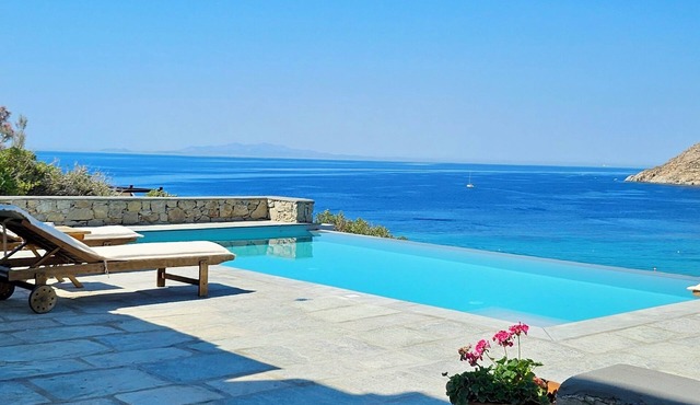 Villa with private infinity pool, steps from Elia Beach in Elia Mykonou