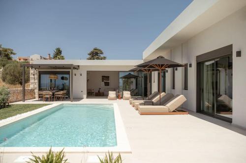 Villa Yoma- Luxury Villa with Heated Pool in Epáno Kefalás