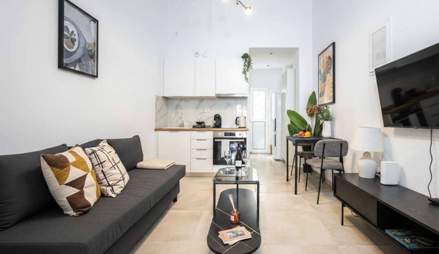 Warm & Stylish 1BR l King Bed in Athens