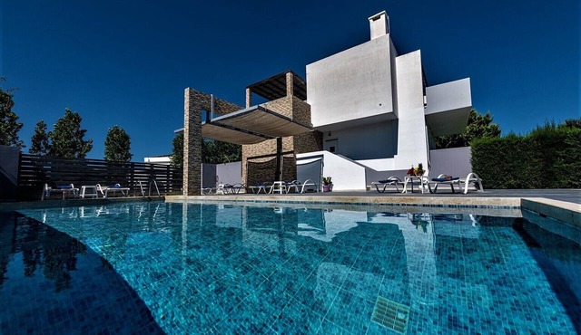 Xenos Villa 1 With Private Swimming Pool Near The Sea in Tigkaki