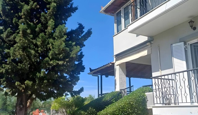 Yiannis & Ria’s Farmhouse—Country Retreat with Garden, Orchard, Countryside Views & Sunset in Kalamata
