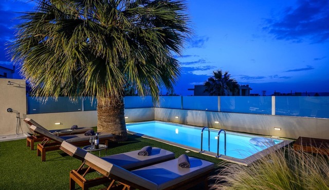 Yoza Luxury Villa with private pool in Kokkini Hani