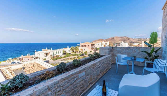 Zefyros Suite, Seafront Retreat in Panormo
