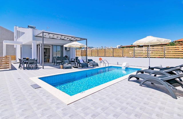 163 m² Villa ∙ 3 bedrooms ∙ 6 guests in Platanes