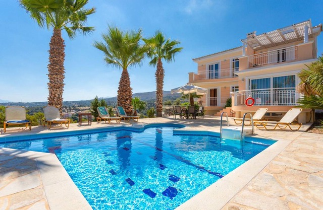 215 m² Villa ∙ 4 bedrooms ∙ 8 guests in Agia Triada