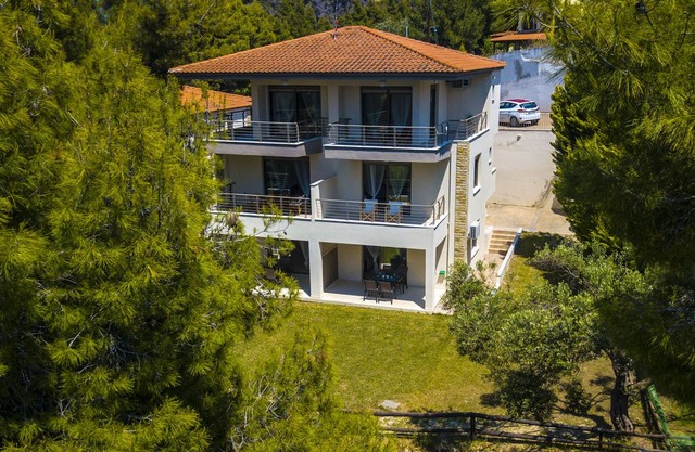 Akrogiali VIllas VIII, Posidi in Posidi