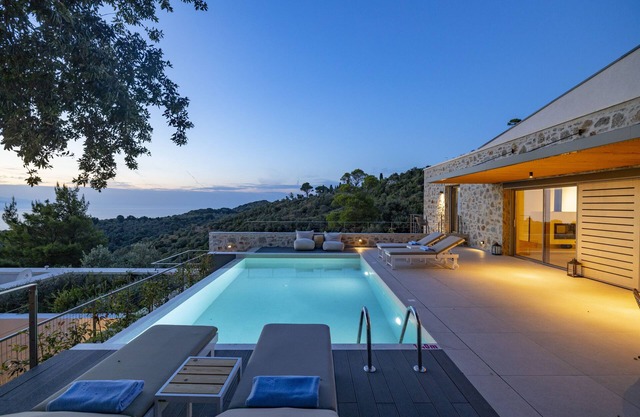 Atrium Villas 