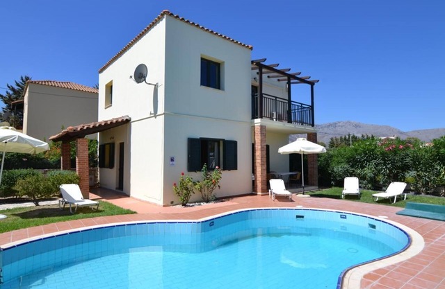Holiday Agios Myronas Persons Bedrooms 
