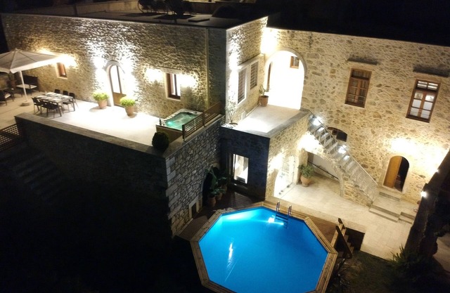 Sea view villa with swimming pool, jacuzzi and steam bath in rethymon
