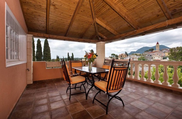 The Old Mansion Three Bedroom Apartment in Sinarades