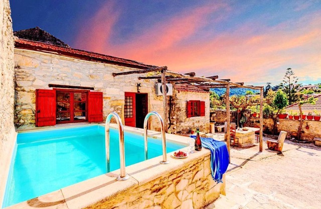 Villa Vereniki with Heated Pool in Gavalohori
