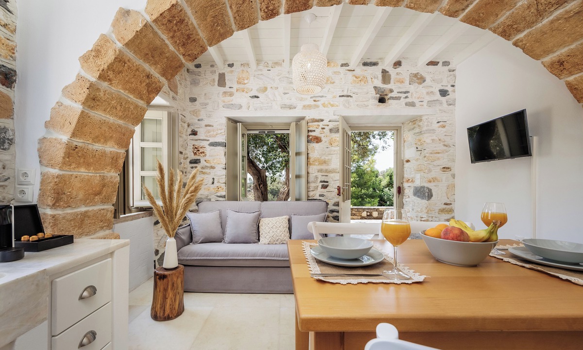 Naxos House | Zos Suites