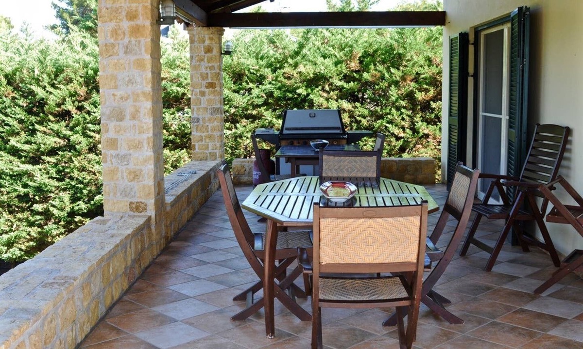 Oropos House | Large house with pool and garden, near Athens and the beach
