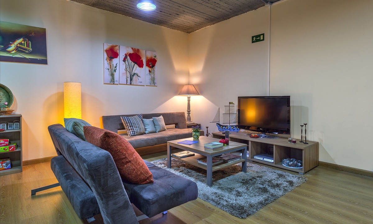 Zourva House | Apirathes