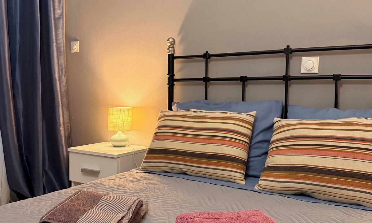 Vouliagmeni Apartment | Windsor Place - Self Check in With Code - Late Hours