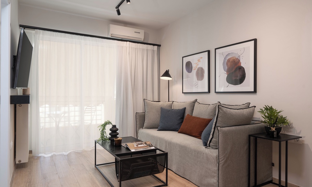Kallithea Apartment | Modern Apartment in Athens with Balcony