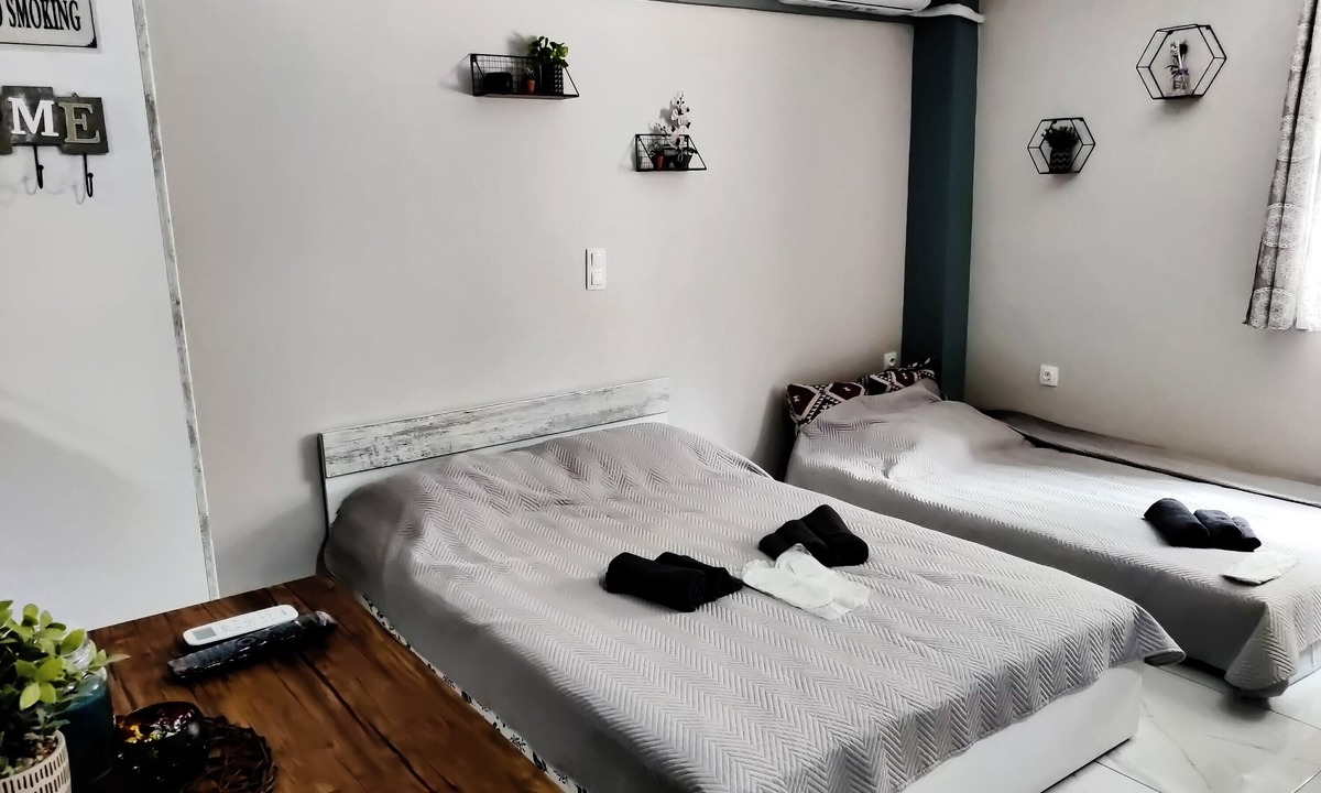 Agii Theodori Apartment | Modern Cozy VerGian Studio in the Beach