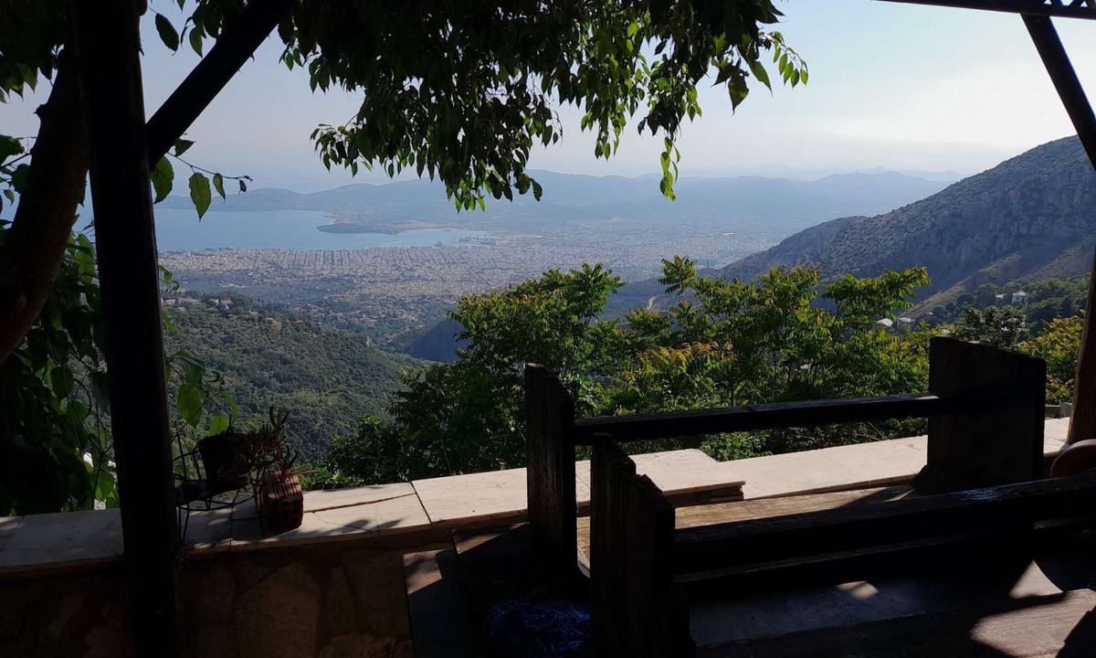 Makrynitsa Villa | 5 bedrooms 7 beds 4 bathrooms