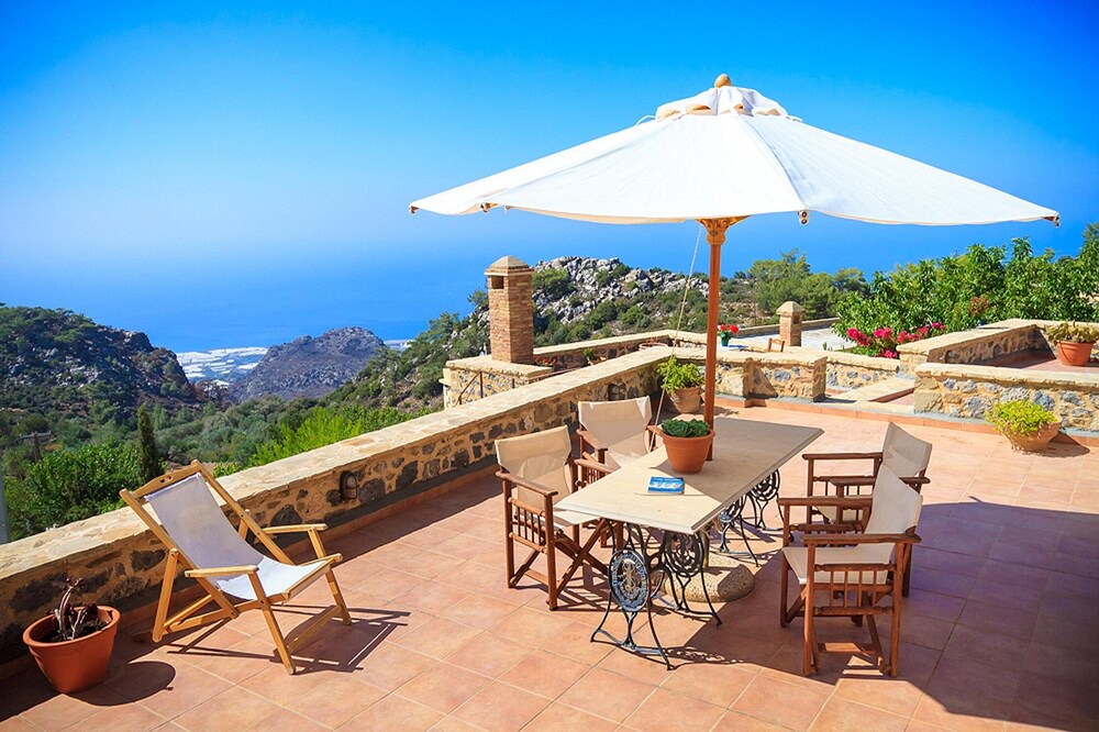 Anatoli House | Homerez - House 12 km away from the beach for 10 ppl. with jacuzzi at Anatoli