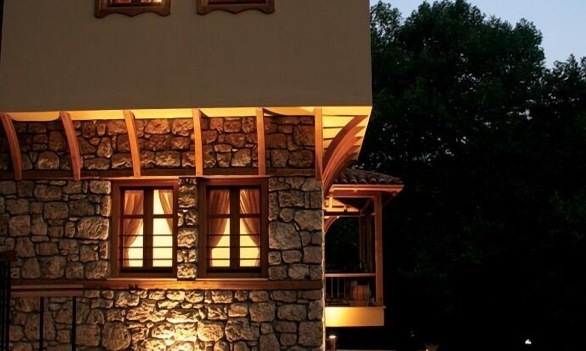 Almopia House | Roes Suites