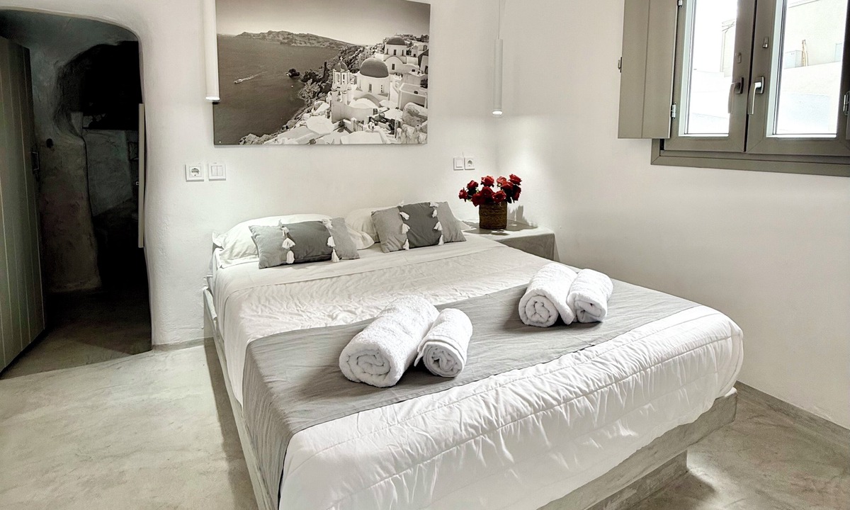 Fira Apartment | Fira Heart Studios