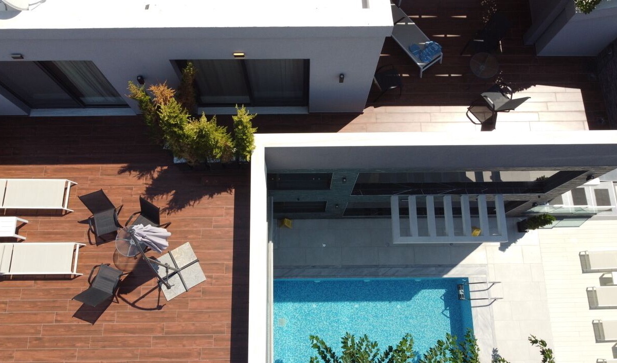 Paralia Ofryniou Apartment | LUXSUITES