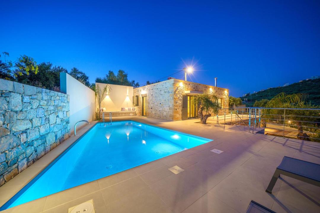 Kissamos Villa | PETRONILA exclusive Living with heated pool