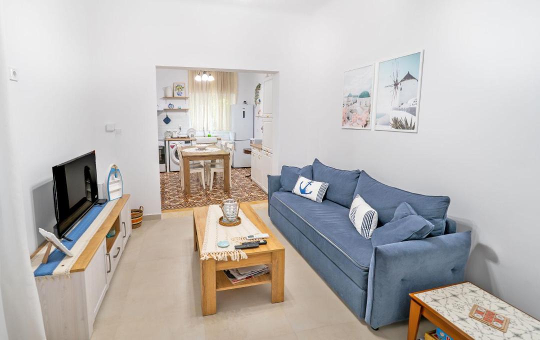 Keratsinion Apartment | Meraki - Traditional House with Private Green Yard