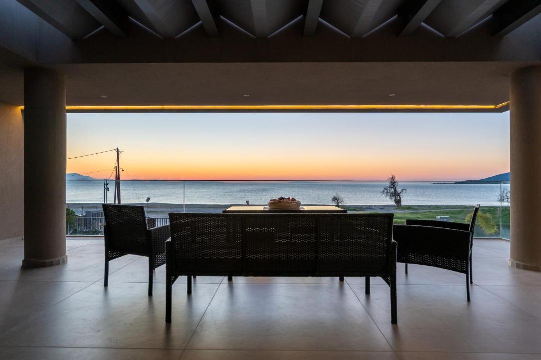 Paralio Astros Apartment | Sun and Sea Apartment - Beachfront, 2 Bedrooms with Sea View & Garden