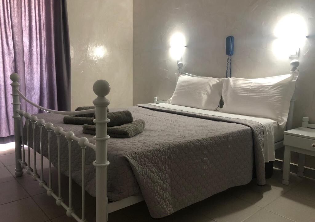 Photo of Bedroom in Ios Town
