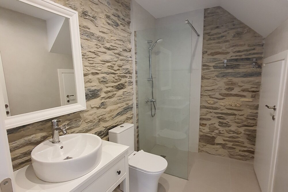 Photo of Bathroom in Paleopolis