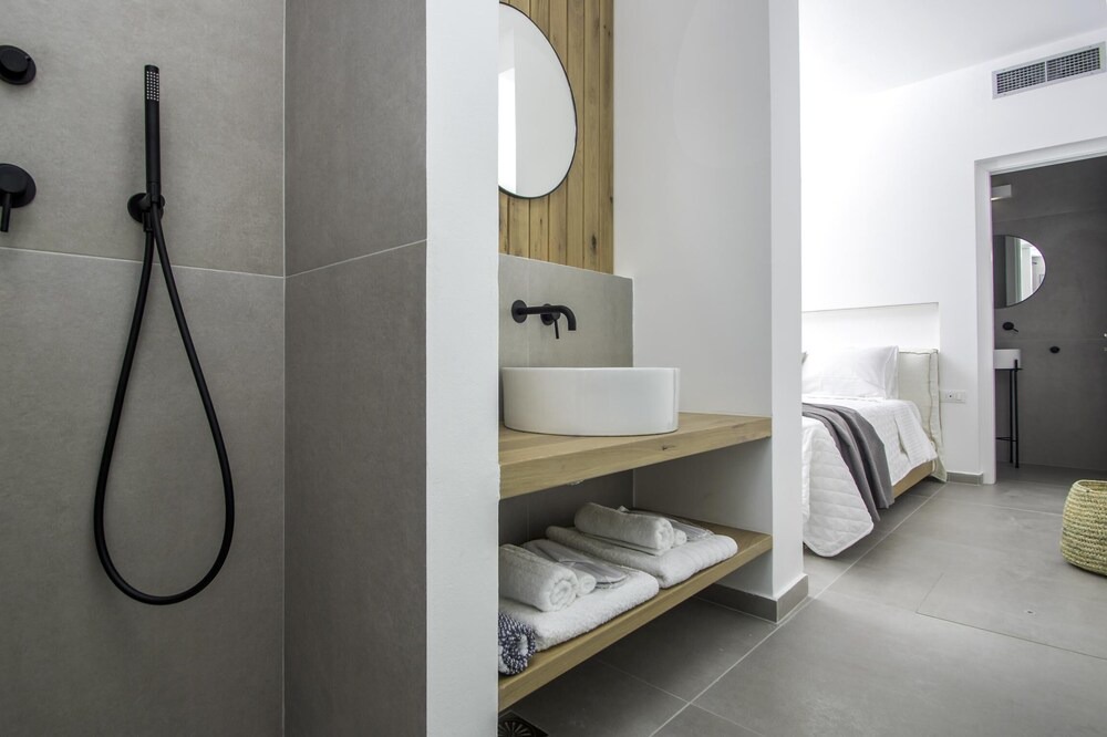 Photo of Bathroom in Kini