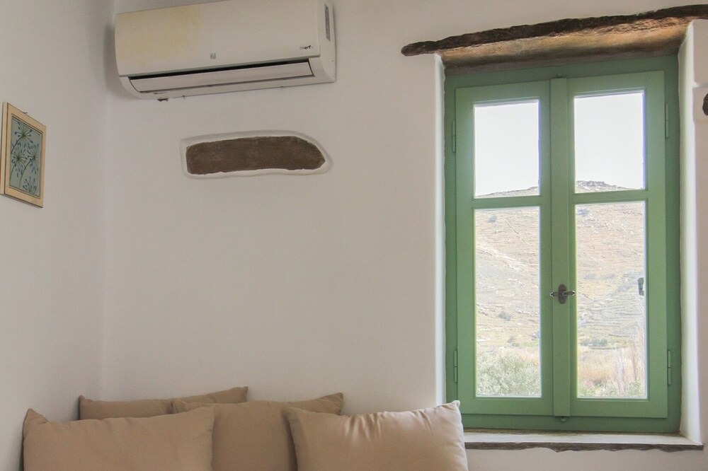 Photo of Bedroom in Exomvourgo