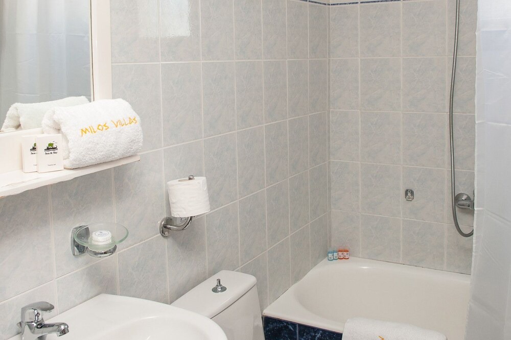 Photo of Bathroom in Fira