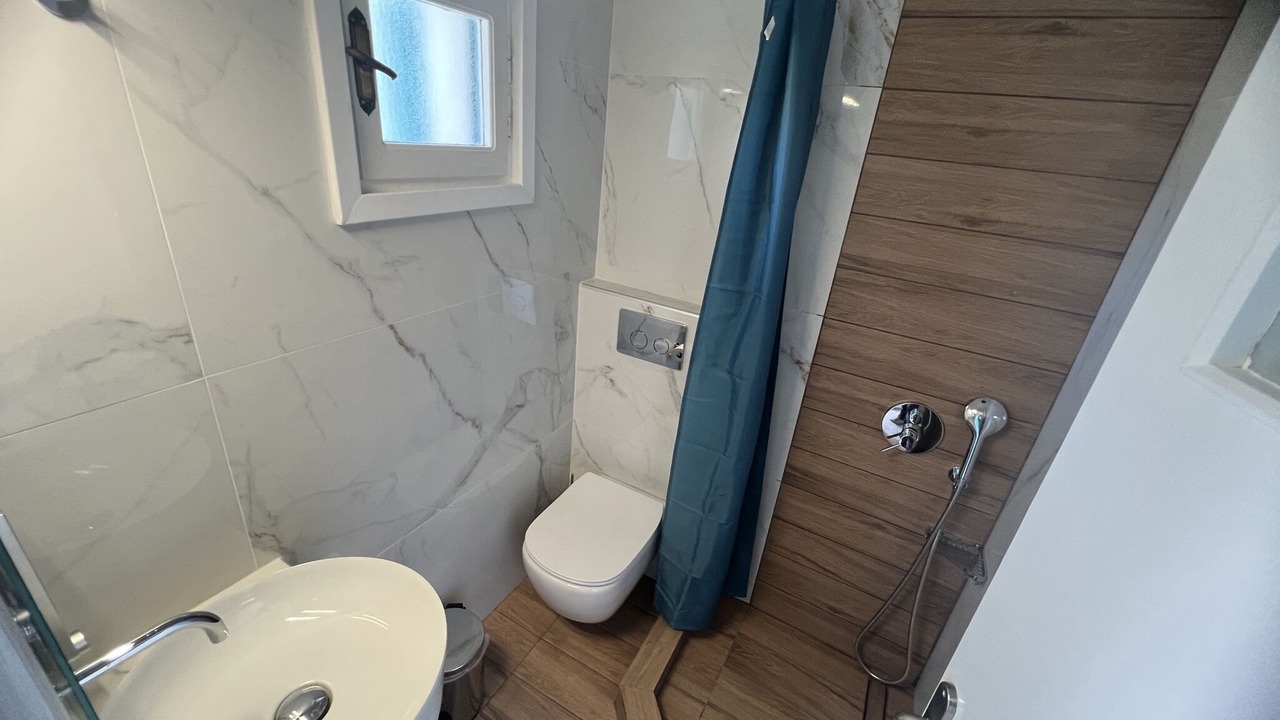 Photo of Bathroom in Katapola