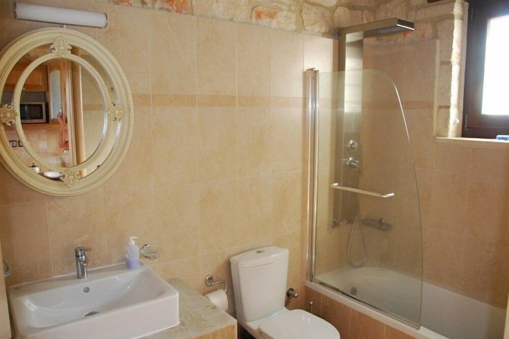 Photo of Bathroom in Psarou